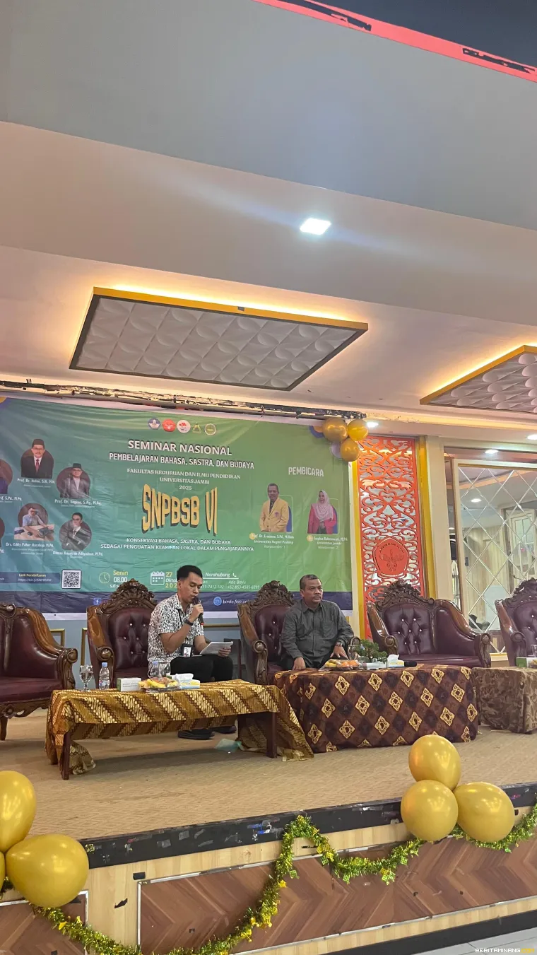 Prof. Dr. Ermanto, S.Pd., M.Hum. sebagai Keynote Speaker.