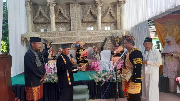 Ilustrasi Etika dan Aturan dalam Pemberian Gala Adat Minangkabau