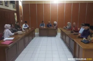 DPRD Kabupaten Kampar dan Rohul melakukan kunker ke DPRD Kota Bukittinggi, diterima Sekretariat DPRD, jumat, (10/10)
