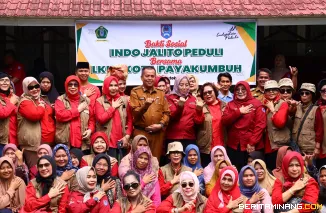 Penyerahan dari Indo Jalito Peduli di Pendopo Rumah Dinas Wali Kota Payakumbuh, Selasa (21/10/2025).