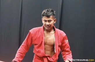 Peraih Emas Cabor Sambo Sumbar Yusril Mahendra di PON Beladiri II 2025 Kudus. Foto: Humas KONI Sumbar