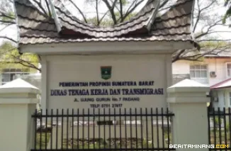 Kantor Dinas Tenaga Kerja dan Transmigrasi Sumbar di Jalan Ujung Gurun Padang. Foto-Foto: Dok.