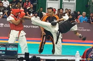 Atket Sumbar ketika berlaga di pertandingan Tarung Derjat di ajang PON Beladiri II 2025 di Kudus. Foto: Humas KONI Sumbar