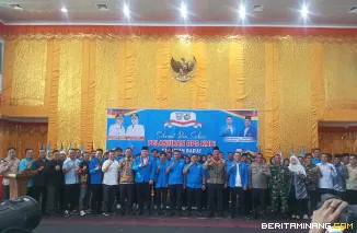 Sesi Foto Bersama Pengurus KNPI Pasaman Barat, bersama Ketua DPD KNPI Sumatera Barat, Wakil Bupati Pasaman Barat, Ketua DPRD Pasaman Barat serta sejumlah Tamu undangan. Jumat ( 31/10). Foto : De