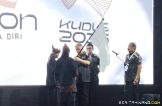 Ketua Umum KONI Pusat Letjen TNI (Purn) Marciano Norman ketika membuka PON Bela Diri 2025 digelar di GOR Kaliputu Djarum, Kudus, Jawa Tengah, Sabtu (11/10/2025). Foto: Humas KONI Sumbar