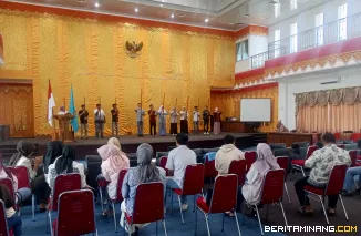 Sejumlah Panitia dan Pengurus KNPI Pasaman Barat  melaksanakan Galdi  untuk persiapan Pelantikan pengurus Pada Jumat ( 31/10) esok . Foto : De