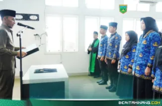 Wawako Allex ketika melantik Aparatur Sipil Negara (ASN) baru di Balai Kota Padang Panjang, Jumat (17/10/2025). Foto: Kominfo Padang Panjang