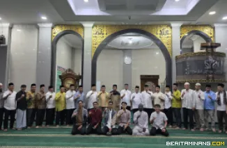 Kegiatan Subuh Mubarak yang dilaksanakan pada Jumat (10/10) bertempat di Masjid Raya Al-Azhar Kampus UNP Air Tawar Padang. Foto ET.
