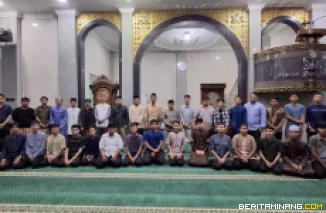 Kegiatan Subuh Mubarak yang dilaksanakan pada Jumat (31/10) bertempat di Masjid Raya Al-Azhar Kampus UNP Air Tawar Padang. Foto ET.