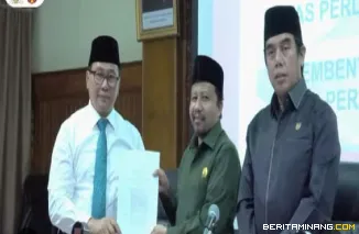 Walikota Bukittinggi Hantarkan Secara Resmi Perubahan Kedua Perda Nomor 19 tahun 2016