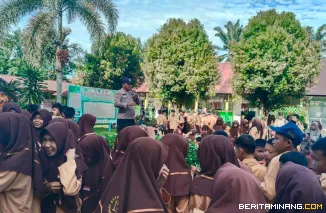 Personel Polsek Pasaman Polres Pasaman Barat, Sumatera Barat (Sumbar), menggelar sosialisasi dan edukasi tentang kenakalan remaja Di SMP 1 Luhak Nan Duo, Sabtu (4/10/2025). Foto : H