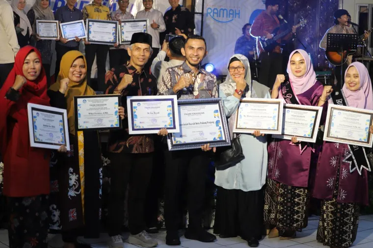 Malam Apresiasi Pendidikan Sumbar 2025, Kota Padang Panjang Raih 7 Penghargaan