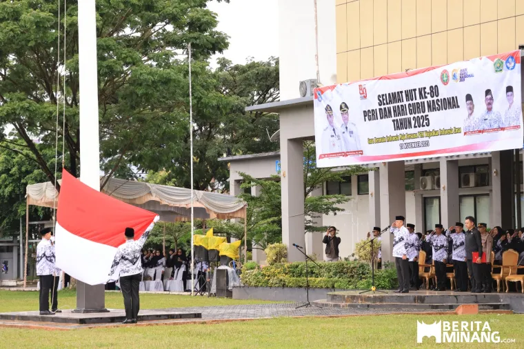 Meski Hujan, Upacara HGN dan HUT ke-80 PGRI di Payakumbuh Tetap Khidmat