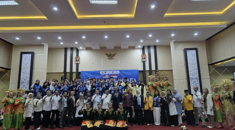 Kegiatan Pembukaan Jelajah Nusantara Universiti Malaya Malaysia pada Senin (24/11) bertempat di Auditorium Kampus FBS UNP Air Tawar Padang. Foto MR.