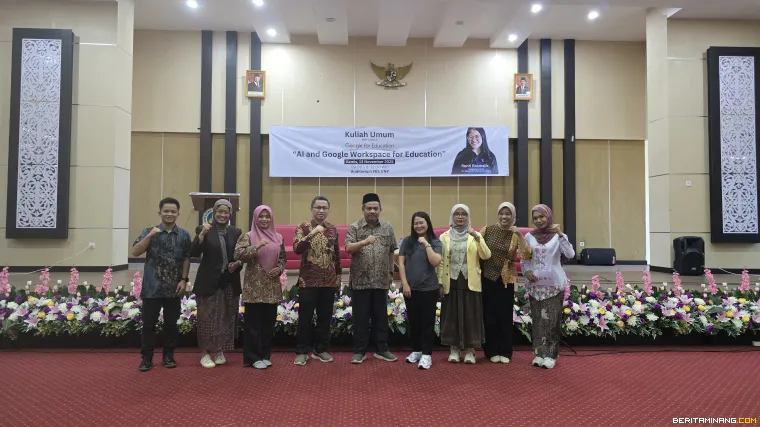 Narasumber bersama Pimpinan dan BEM FBS Universitas Negeri Padang.