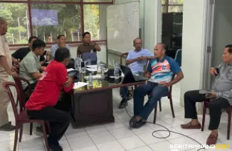 Wakil Ketua Umum II KONI Sumbar, Dr. Sepri saat rapat Binpres Jumat (31/1]/2025).  Foto: Humas KONI Sumbar