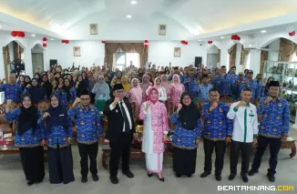 Suaana Rapat Penguatan Tim Pendamping Keluarga (TPK) sebagai mitra kerja Tim Percepatan Penurunan Stunting (TPPS), yang dibuka Wali Kota Hendri Arnis, Selasa (28/10/2025), di Pendopo Rumah Dinas Wali Kota. Foto: Kominfo Padang Panjang