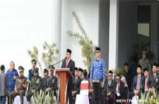 Upacara peringatan hari Pahlawan yang dippin Waki Ramlan di Halaman Balai kota Bukittinggi berlangsung khidmat, Senin, (10/11)