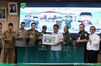 Wako Padang Panjang Hendri Arnis saat hadiri Rapat Koordinasi (Rakor) Criminal Justice System (CJS) yang digelar di Aula Thatya Dharaka Mapolres Padang Panjang, Senin (27/10/2025).Foto: Kominfo Padang Panjang