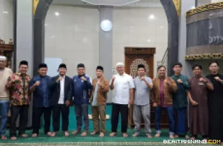 Kegiatan Subuh Mubarak yang dilaksanakan pada Jumat (21/11) bertempat di Masjid Raya Al-Azhar Kampus UNP Air Tawar Padang. Foto ET.