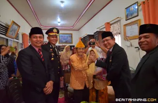 Wali Kota Payakumbuh Kunjungi Veteran di Hari Pahlawan