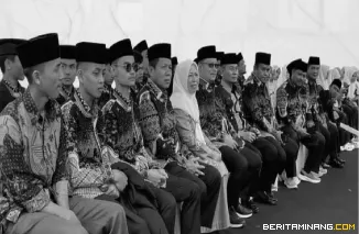 Kontingen kota Bukittinggi usai mendaftar di balairung rumah dinas Wako, Jumat, (12/12)