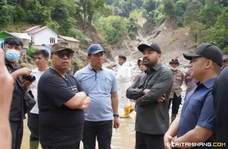 Anggota DPR RI, Zigo Rolanda melakukan peninjauan langsung ke lokasi bencana. Kedatangannya didampingi Wali Kota Padang Panjang, Hendri Arnis, beserta jajaran terkait. Foto: Kominfo Padang Panjang