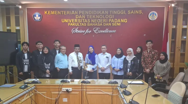 Kegiatan pertemuan Utusan Kolej 7 Universiti Malaya dan Pimpinan FBS UNP dilaksanakan, Senin (23/2) bertempat di  Kampus Air Tawar Padang. Foto MR.