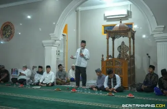 Gubernur Sumbar Mahyeldi Iktikaf di Masjid Al Wustha Pulai Tangah  Agam