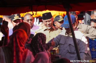 Gubernur Mahyeldi dan Wagub Vasko Ruseimi ketika mendampingi Presiden Ri Prabowo Subianto berkunjung ke lokasi bencana di Sumbar. Foto-Foto: Adpim Sumbar