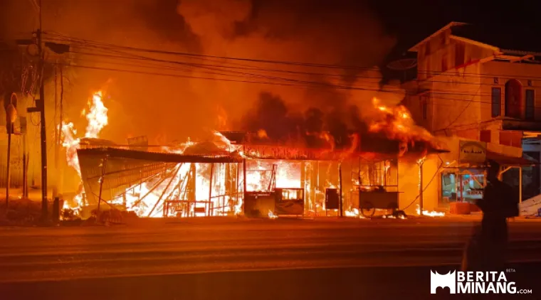 Kebakaran di Kamang Baru Sijunjung, 4 Roko Hangus