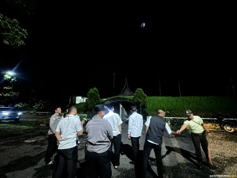 Suasana ketika Gubernur Sumbar Mahyeldi ketika tinjau BTS.