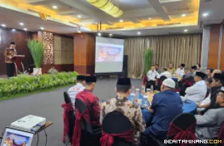 Gubernur Mahyeldi saat menghadiri Silaturahmi Perantau Minangkabau bersama organisasi masyarakat Minang, filantropi, dan NGO di Hotel Balairung, Jakarta, Sabtu malam (10/1/2026). Foto: Adpim Sumbar