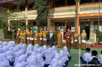 Suasana screening kesehatan mental bagi seluruh siswa SMP Negeri 5 Padang Panjang, Senin (23/2/2026). Foto: Kominfo Padang Panjang
