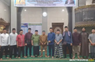 Kegiatan Subuh Mubarak yang dilaksanakan pada Jumat (20/3) bertempat di Masjid Raya Al-Azhar Kampus UNP Air Tawar Padang. Foto ET.