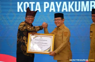 Wako Zulmaeta Terima Penghargaan Menteri Hukum atas Dukungan Pembentukan Posbankum