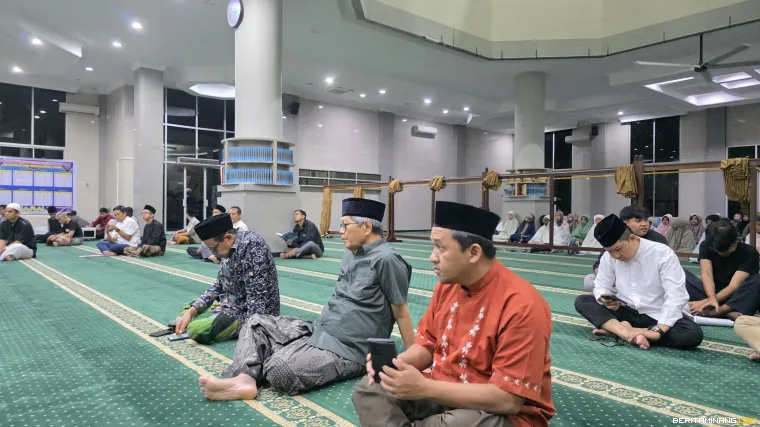 Jamaah Subuh Mubarak Universitas Negeri Padang.