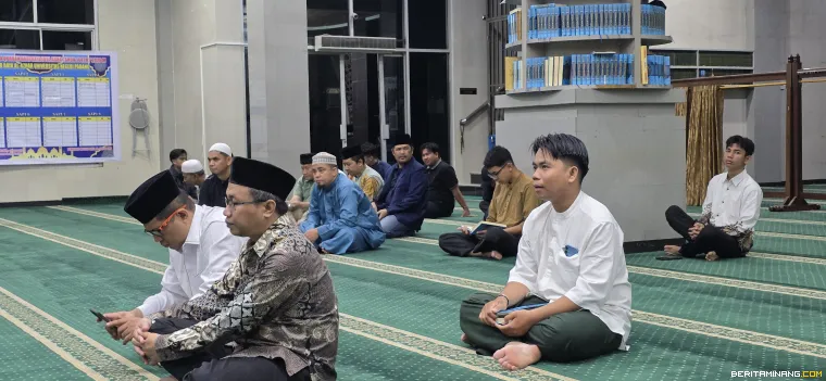 Jamaah Subuh Mubarak Universitas Negeri Padang.