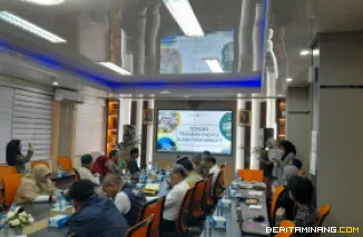 Suasana Forum Transisi Energi Sumatera Barat yang dilakukan CAEJ FISIP Universitas Andalas, Rabu, 15 April 2026 di Ruang Sidang Dekanat Lt.2 FISIP Universitas Andalas (Kampus Limau Manis). Foto: Rokcalva