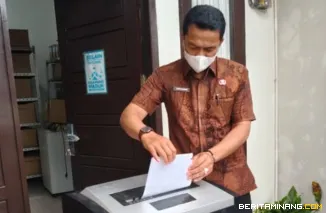 Kegiatan di DPK itu dipimpin Kepala Dinas  Januardi yakni kegiatan pemusnahan arsip yang telah habis masa retensinya, Kamis (23/4/2026). Foto: Kominfo Padang Panjang