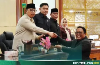 Suasana sidang rekomendasi atas Laporan Keterangan Pertanggungjawaban (LKPj) Wali Kota Tahun Anggaran 2025 dalam Rapat Paripurna yang digelar di Ruang Sidang DPRD, Senin (20/4/2026). Foto: Kominfo Padang Panjang