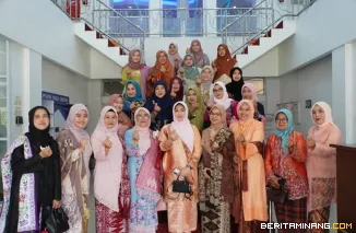 Foto berama usai Lomba Fashion Show yang digelar DWP Kota Padang Panjang dalam memperingati Hari Kartini, Rabu (22/4/2026), di Balai Kota. Foto: Kominfo Padang Panjang