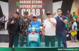 Suasana penutupan Gowes Fun Adventure di Kota Padang Panjang dengan pembagian doorprize spektakuler, Ahad (19/4/2026), di kawasan Pusat Dokumentasi dan Informasi Kebudayaan Minangkabau (PDIKM). Foto: Kominfo Padang Panjang
