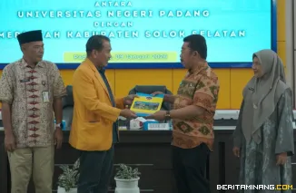 Pemerintah Kabupaten Solok Selatan menerima mahasiswa Kuliah Kerja Nyata (KKN) dari Universitas Negeri Padang di Kantor Bupati Solok Selatan, Jum'at (9/1/2026). Foto: Humas UNP