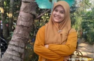 Peneliti sekaligus pengembang roadmap ekonomi kreatif, yang merupakan Dosen Universitas Negeri Padang Prof. Abna Hidayati, M.Pd. Ist.