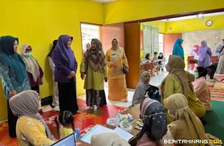 Ketua Tim Pembina (TP) Posyandu Kota Padang Panjang Ny. Maria Feronika Hendri pimpin Rakor Posyandu di Pendopo Rumah Dinas Wali Kota, Jumat (6/3/2026).Foto: Kominfo Padang Panjang