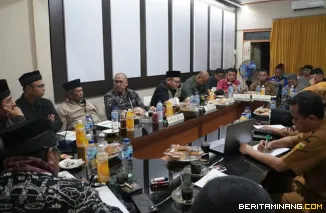 Pemerintah Kota Padang Panjang lakukan forum diskusi bersama yang digelar di Aula Kantor Pasar, Selasa malam (10/3/2026). Foto: Kominfo Padang Panjang