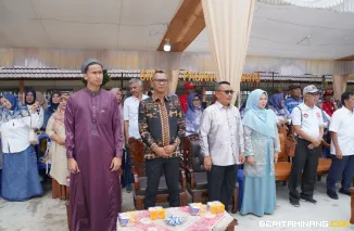 Staf Ahli Bidang Kemasyarakatan dan SDM Pemko Padang Panjang, Faizah ketika hadiri Mubes SMP Negeri 2 yang digelar di lingkungan sekolah, Kelurahan Silaing Bawah, Selasa (24/3/2025).  Foto: Kominfo Padang Panjang