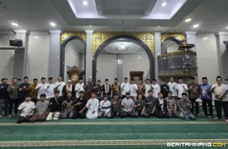 Kegiatan Subuh Mubarak yang dilaksanakan pada Jumat (17/4) bertempat di Masjid Raya Al-Azhar Kampus UNP Air Tawar Padang. Foto ET.