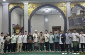 Kegiatan Subuh Mubarak yang dilaksanakan pada Jumat (24/4) bertempat di Masjid Raya Al-Azhar Kampus UNP Air Tawar Padang. Foto ET.